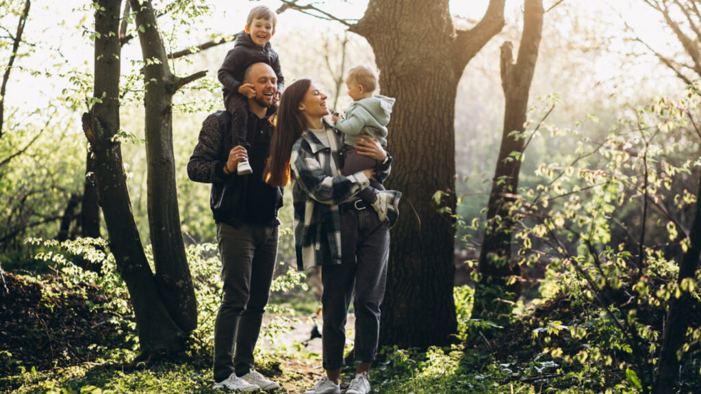 Vivre la Toussaint en famille : dernières vacances avant l’hiver et idées d’activités au cœur de la nature !